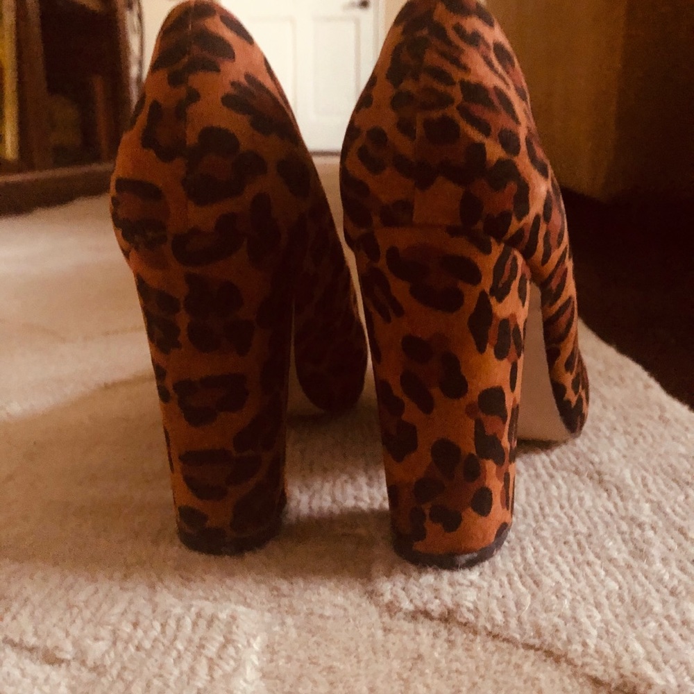 Cheetah chunky heel pumps
